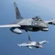 Im Baltikum übernehmen Kampfjets aus Nato-Staaten die Luftraumüberwachung. (Archivbild)  - Bild: Mindaugas Kulbis/AP