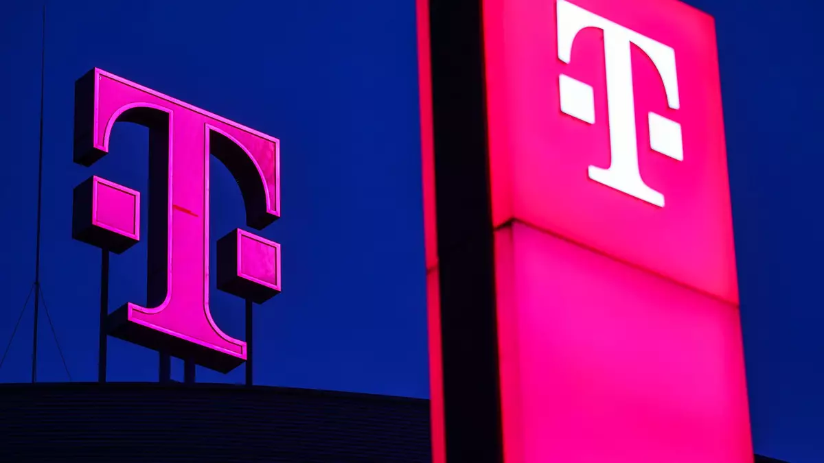 Die Deutsche Telekom erwirtschaftete im zweiten Quartal den höchsten operativen Gewinn unter den Dax-Konzernen. (Archivbild) - Bild: Oliver Berg/dpa
