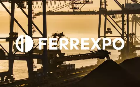 Moderner industrieller Massengut-Hafen bei Sonnenuntergang als Symbol für globale Logistik und Rohstofftransport - Foto: über boerse-global.de
