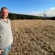Nie hätte Patrick Koch gedacht, dass es so nah an seinem Zuhause einen so großen Waldbrand geben würde. - Bild: Christoph Driessen/dpa