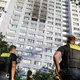 Das Feuer brach in der Nähe des Berliner Ostbahnhofs in einem Hochhaus mit 21 Stockwerken aus.  - Bild: Christophe Gateau/dpa