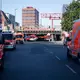 Auch ein Rettungshubschrauber stand bereit, wurde aber nicht für den Transport benötigt.  - Bild: Christophe Gateau/dpa