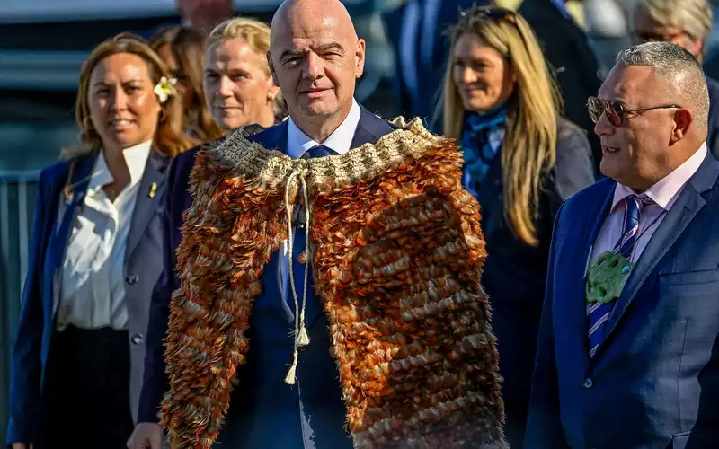 Gianni Infantino, hier bei der Auslosung der Frauen-WM 2023 in Auckland, hat nicht mehr das Vertrauen des neuseeländischen Verbands. (Archivbild) - Foto: Alan Lee/Photosport NZ via AP/dpa