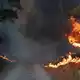 Die Ursache des Waldbrandes ist bislang nicht bekannt. - Bild: Jan Ohmen/dpa