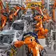 In der deutschen Autoindustrie gehen immer mehr Jobs verloren. (Archivbild)  - Bild: Daniel Josling/dpa