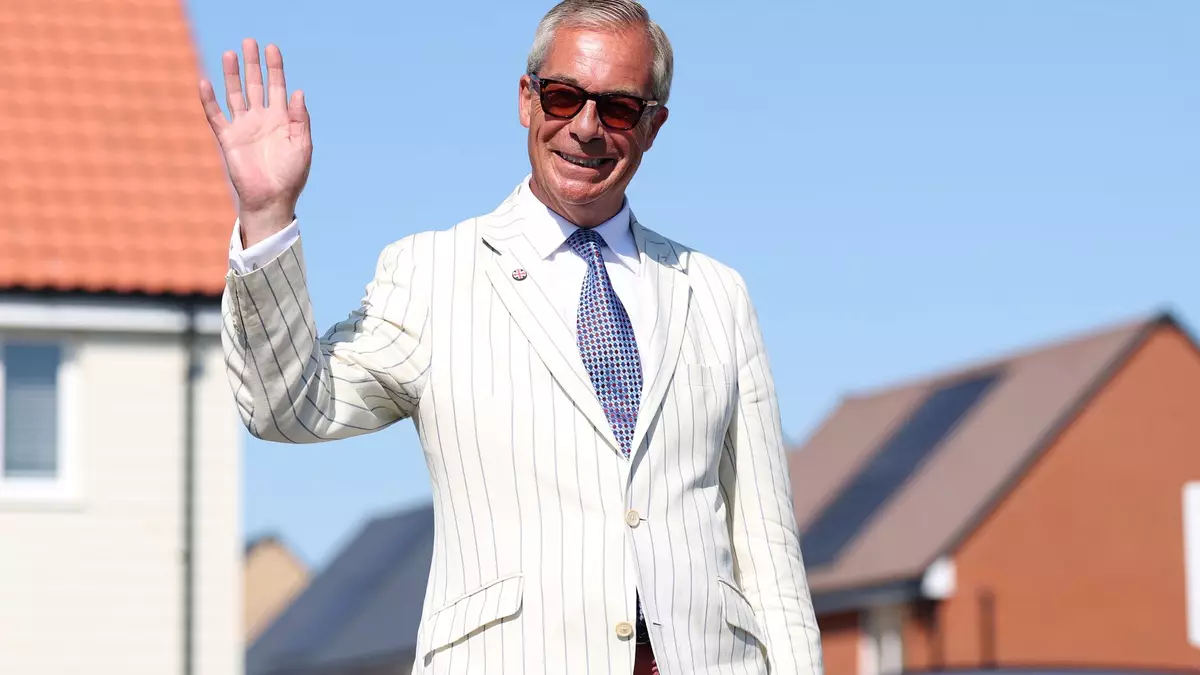 Schon bei der Stimmabgabe war er gut gelaunt: Rechtspopulist Nigel Farage.  - Bild: Richard Pelham/AP/dpa