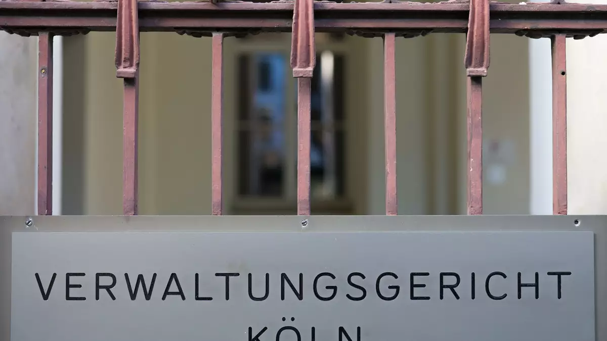 Die Deutsche Bahn strebt ein Eilverfahren beim Verwaltungsgericht in Köln an. (Symbolbild) - Bild: Christoph Reichwein/dpa