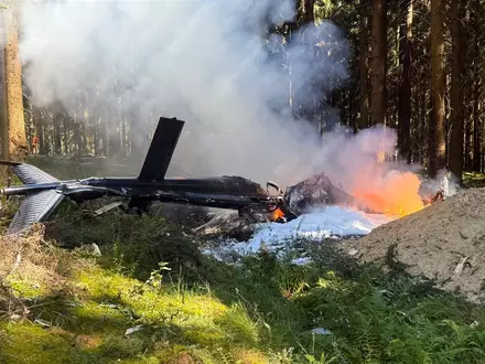Bei dem Hubschrauberabsturz in einem Wald bei Sehmatal ist der Pilot ums Leben gekommen.  - Foto: Stephan Fricke/News5/dpa