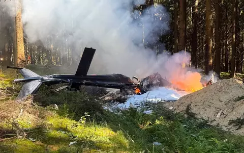 Bei dem Hubschrauberabsturz in einem Wald bei Sehmatal ist der Pilot ums Leben gekommen.  - Foto: Stephan Fricke/News5/dpa