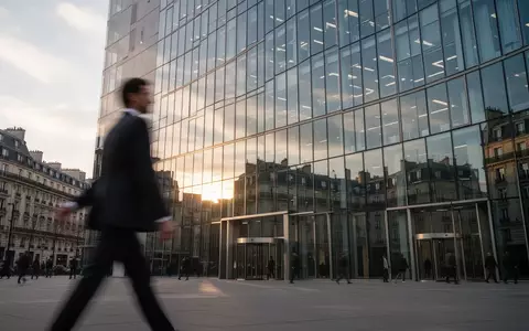 Modernes Bürogebäude einer Sicherheitsfirma bei Tageslicht. - Foto: über boerse-global.de