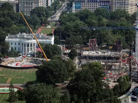 Trump erhofft sich grünes Licht vom Supreme Court für den Bau seines Prestigeprojektes. (Archivbild) - Foto: Rahmat Gul/FR172204 AP/AP/dpa