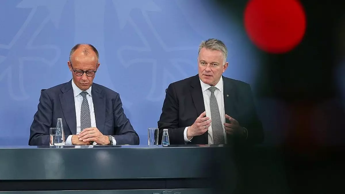 Schnieder kritisiert Merz für Regierungsumbildung