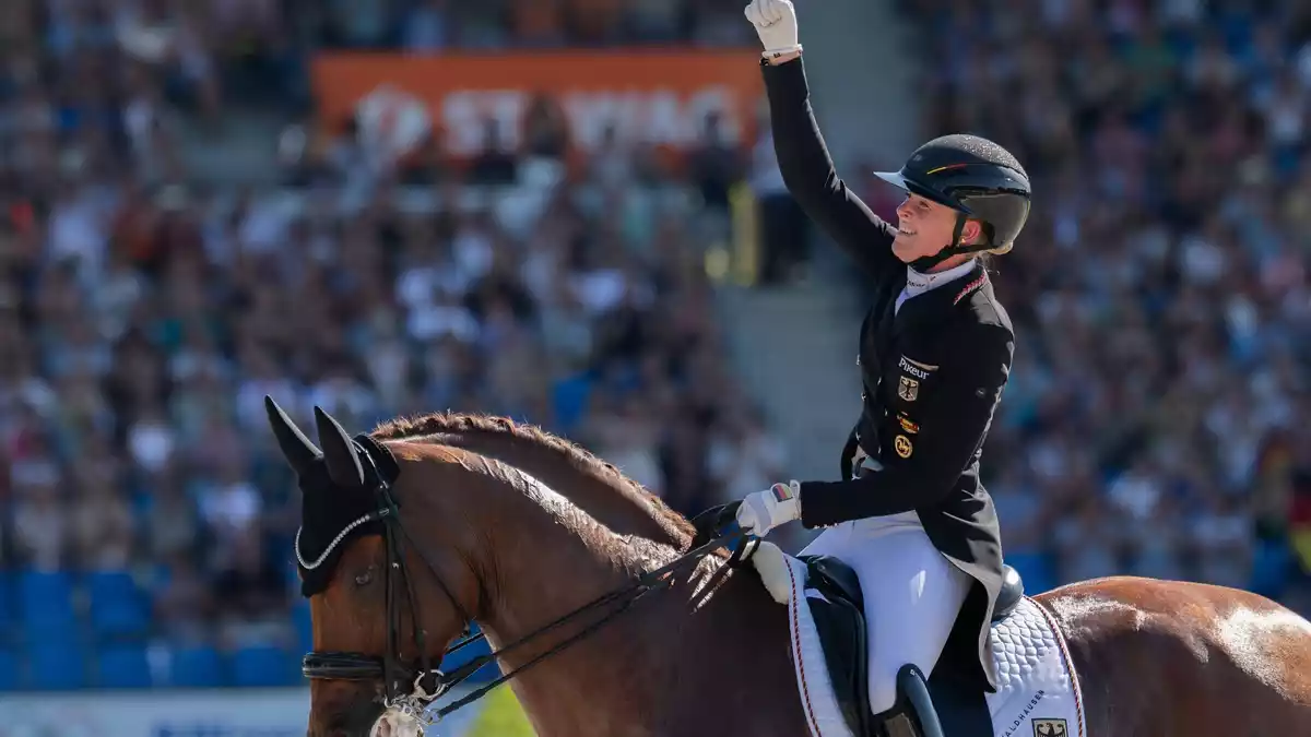  Katharina Hemmer feierte Bronze. - Bild: Rolf Vennenbernd/dpa