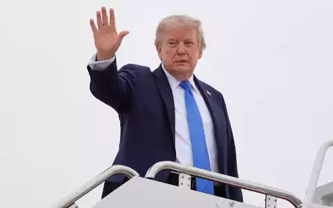 Trump will von Missständen auf einem Flugzeugträger im Nahen Osten nichts wissen.  - Foto: Julia Demaree Nikhinson/AP/dpa