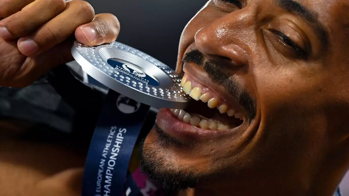 Emil Agyekum lief über 400 Meter Hürden zu Silber. - Bild: Sven Hoppe/dpa