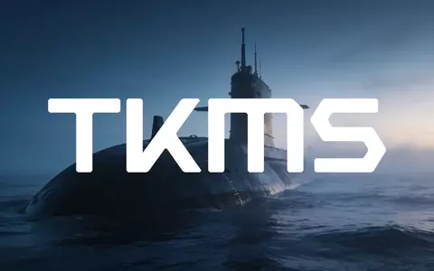 Moderner U-Boot-Rumpf in ruhigem, nebligem Gewässer bei Dämmerung als Symbol für maritime Verteidigungsstrategie. - Foto: über boerse-global.de