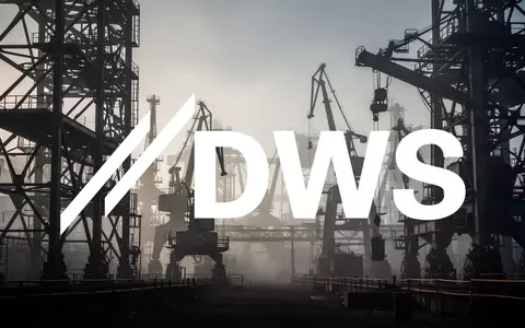 Abstrakte industrielle Szenerie mit Stahlstrukturen bei Morgenlicht als Symbol für industrielle Restrukturierung - Foto: über boerse-global.de
