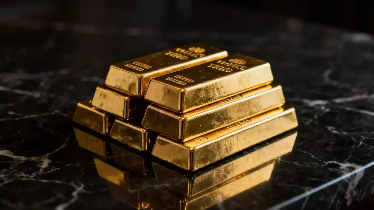 Gold Rally Accelerates as Fed Rate Hike Odds Collapse to 30%
