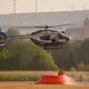 Bei Tageslicht sollen die Löschhubschrauber wieder fliegen. - Bild: Thomas Banneyer/dpa