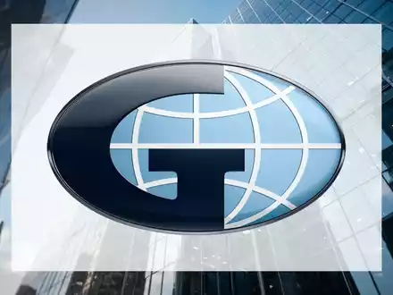 Modernes Glasgebäude als Symbol für Unternehmenswachstum und professionelle Finanzdienstleistungen - Foto: über boerse-global.de