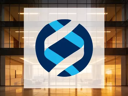 Abstrakte, professionelle Aufnahme eines modernen Bürogebäudes bei Dämmerung, die eine strategische Finanzatmosphäre vermittelt. - Foto: über boerse-global.de