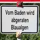 An einigen Seen im Norden werden wegen Blaualgen Badeverbote ausgesprochen. (Symbolbild) - Bild: Julian Stratenschulte/dpa