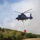 Etwa zehn Löschhubschrauber kommen bei der Brandbekämpfung im Hürtgenwald zum Einsatz. - Bild: Harald Tittel/dpa