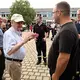 Bei einem Besuch vor Ort appelliert NRW-Innenminister Herbert Reul (CDU) an alle Bürger, sich jetzt von Wäldern fernzuhalten. - Bild: Federico Gambarini/dpa
