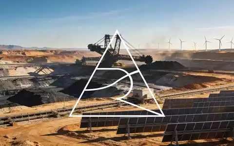 Weitläufiges Industriegebiet in einer sonnigen Wüstenlandschaft, das den Beginn eines strategischen Bergbauprojekts symbolisiert. - Foto: über boerse-global.de