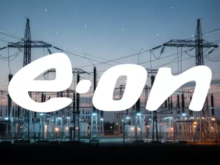 Abstrakte Darstellung moderner Stromnetze und Energieinfrastruktur in stimmungsvoller Abendbeleuchtung. - Foto: über boerse-global.de