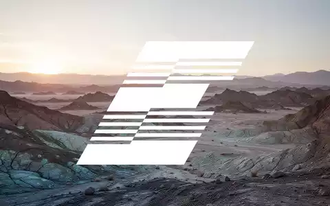 Weite Wüstenlandschaft bei Sonnenaufgang mit geologischen Formationen als Symbol für Rohstoffvorkommen. - Foto: über boerse-global.de