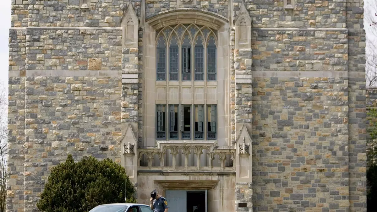 Bei Schüssen an einer Universität im US-Bundesstaat Virginia sind mehrere Menschen verletzt worden.  - Bild: picture alliance / dpa