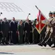 Polnische Spitzenpolitiker nehmen an der Wachablösung am Grabmal des Unbekannten Soldaten teil. - Bild: Pawel Supernak/PAP/dpa
