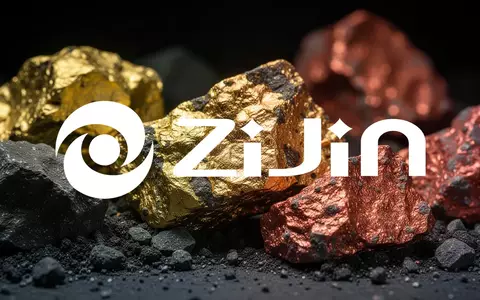 Nahaufnahme von glänzendem Golderz und Kupfer in einer industriellen Umgebung, die den Bergbausektor symbolisiert. - Foto: über boerse-global.de