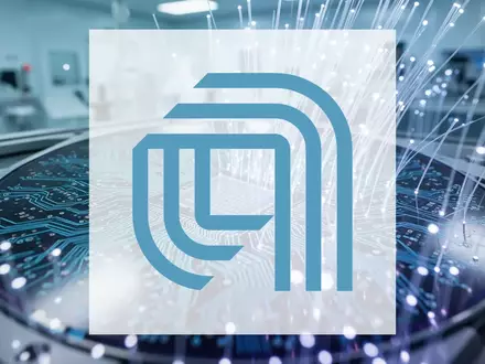 Abstrakte Darstellung einer modernen Halbleiterfertigung mit Fokus auf Silizium-Wafer und technologische Präzision. - Foto: über boerse-global.de