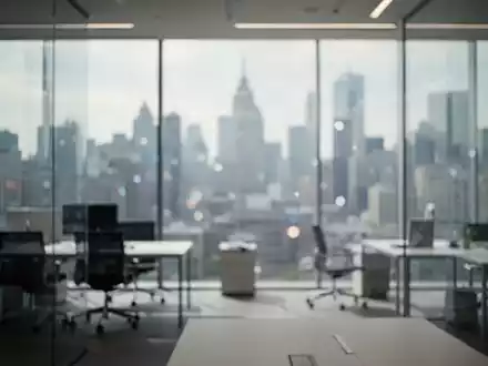 Modernes Bürointerieur mit Blick auf eine Skyline, repräsentativ für den Erfolg eines Technologieunternehmens. - Foto: über boerse-global.de