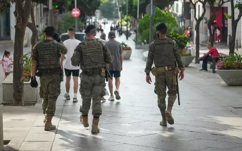 In den sozialen Netzwerke kursierten Aufrufe zu einem neuen Ansturm auf die Exklave. - Foto: Sven Kaeuler/dpa