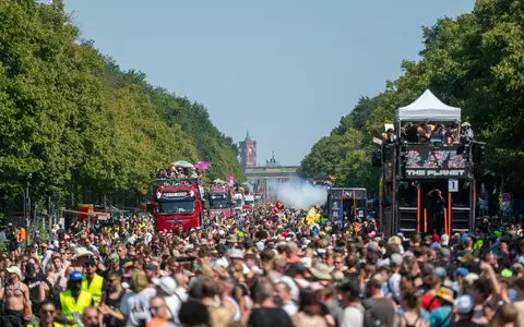 Die Techno-Parade «Rave The Planet» findet zwischen Brandenburger Tor und Siegessäule statt.   - Foto: Christophe Gateau/dpa