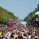 Die Techno-Parade «Rave The Planet» findet zwischen Brandenburger Tor und Siegessäule statt.   - Bild: Christophe Gateau/dpa