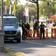 Die Berliner Polizei sichert die Techno-Parade «Rave The Planet» mit einem großen Aufgebot. - Bild: Christophe Gateau/dpa