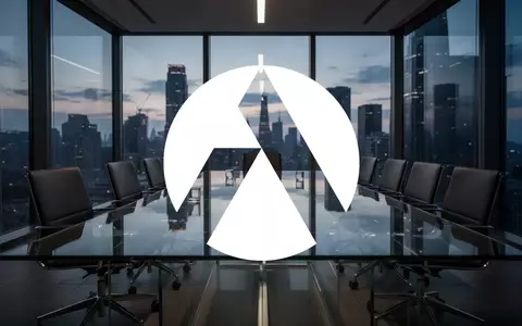 Moderner Konferenztisch in einem Bürogebäude bei Dämmerung, symbolisiert Unternehmensfinanzen und Schuldenmanagement. - Foto: über boerse-global.de