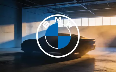 Futuristische Silhouette eines Fahrzeugs in einem modernen Designstudio bei stimmungsvollem Licht. - Foto: über boerse-global.de