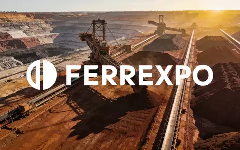 Moderne industrielle Eisenerzmine bei Sonnenaufgang mit dramatischen Lichtverhältnissen. - Foto: über boerse-global.de