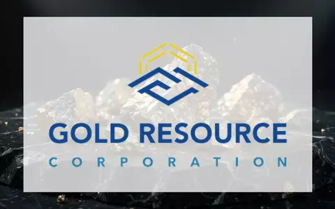 Rohgoldstücke auf dunklem, texturiertem Untergrund bei dramatischer Beleuchtung. - Foto: über boerse-global.de