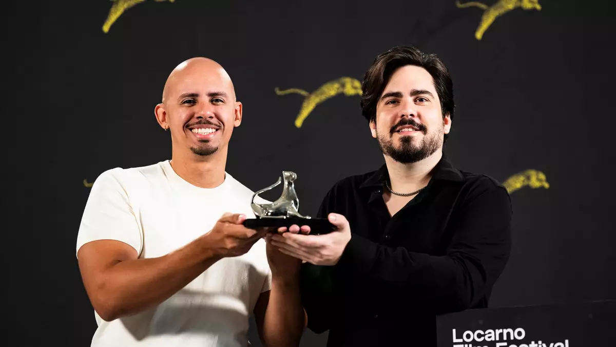 Das brasilianische Regie-Duo Matheus Farias (links) und Enock Carvalho erhielt den Sonderpreis der Jury in der Kategorie «Concorso Internazionale». - Bild: Jean-Christophe Bott/KEYSTONE/dpa