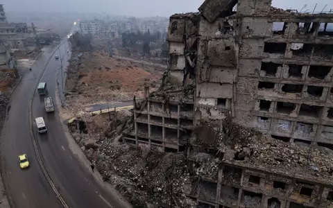 Während die Kriegsspuren in einigen Regionen Syriens kaum zu sehen sind, ist die Zerstörung andernorts immer noch groß. (Archivfoto) - Foto: Omar Albam/AP/dpa