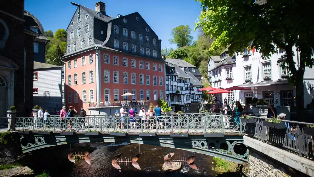 Monschau gilt als Touristenmagnet. (Archivbild) - Bild: Jonas Güttler/dpa