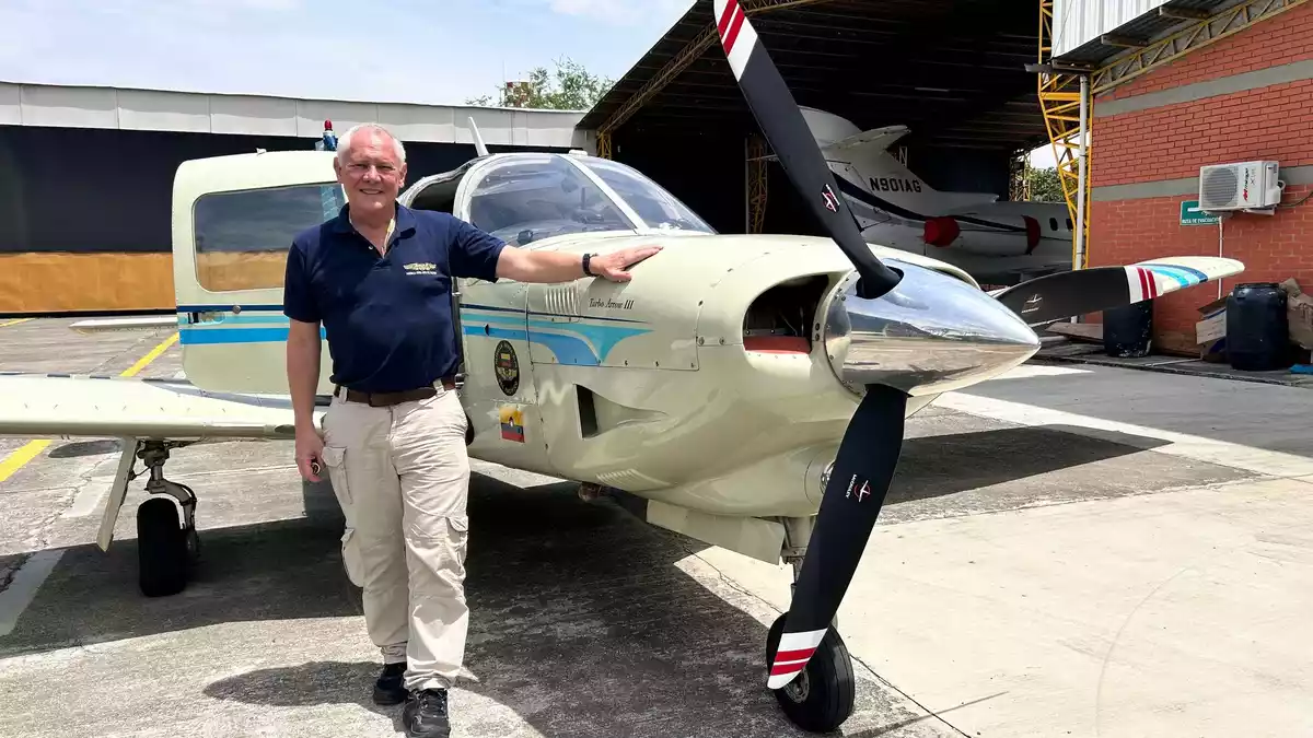 Der Deutsche Gerhard Thyben bringt als ehrenamtlicher Pilot Hilfslieferungen in vom Erdbeben betroffene abgelegene Gebiete. - Bild: Philipp Znidar/dpa