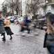 Vor 130 Jahren kam es zum weltweit ersten tödlichen Autounfall einer Fußgängerin in London. (Symbolbild) - Bild: Carsten Koall/dpa