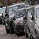 SUVs haben eine höhere Karosserie als herkömmliche Autos. (Archivbild) - Bild: Sebastian Gollnow/dpa
